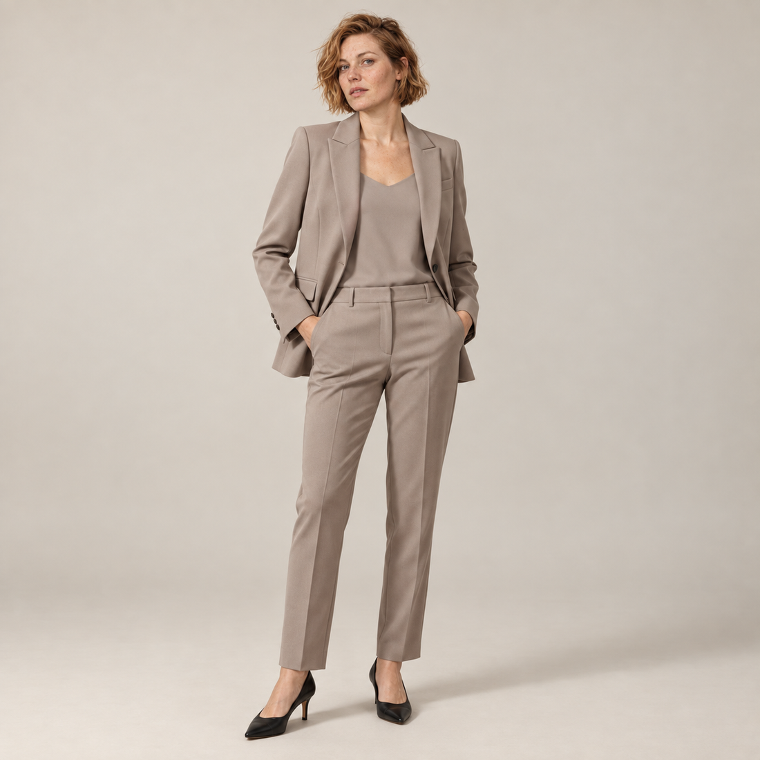Blazer- en broekset voor dames met reverskraag en rechte pijpen