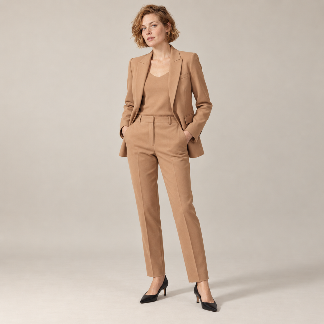 Blazer- en broekset voor dames met reverskraag en rechte pijpen