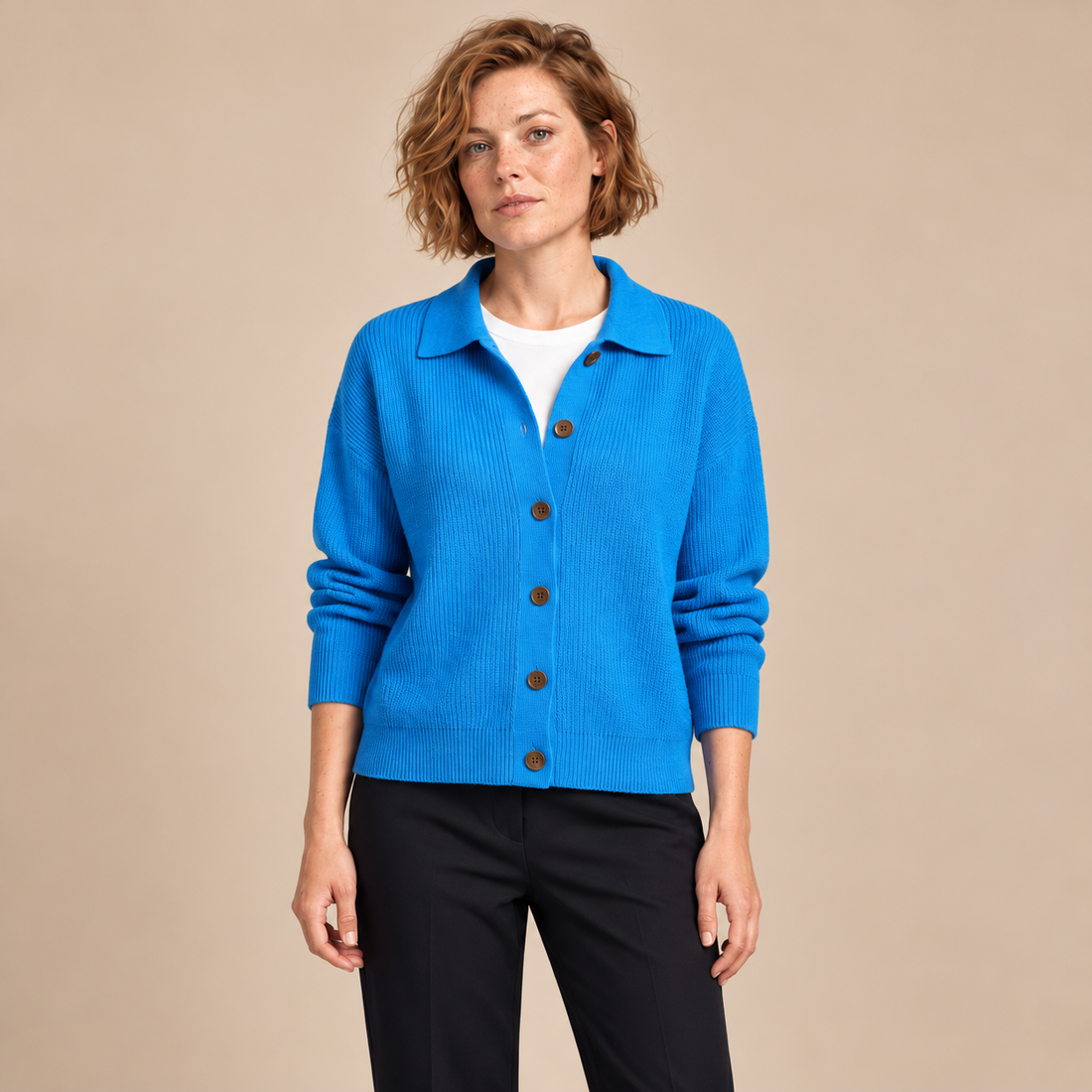 Damesvest met knoopsluiting en kraag