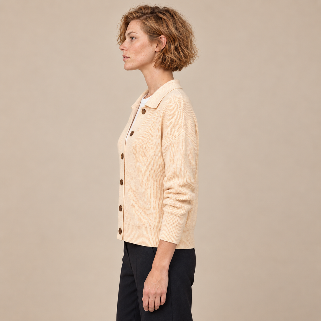 Damesvest met knoopsluiting en kraag