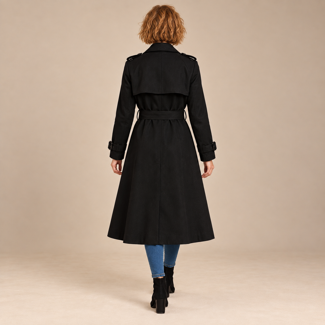 Dubbelrijige damestrenchcoat met strikceintuur