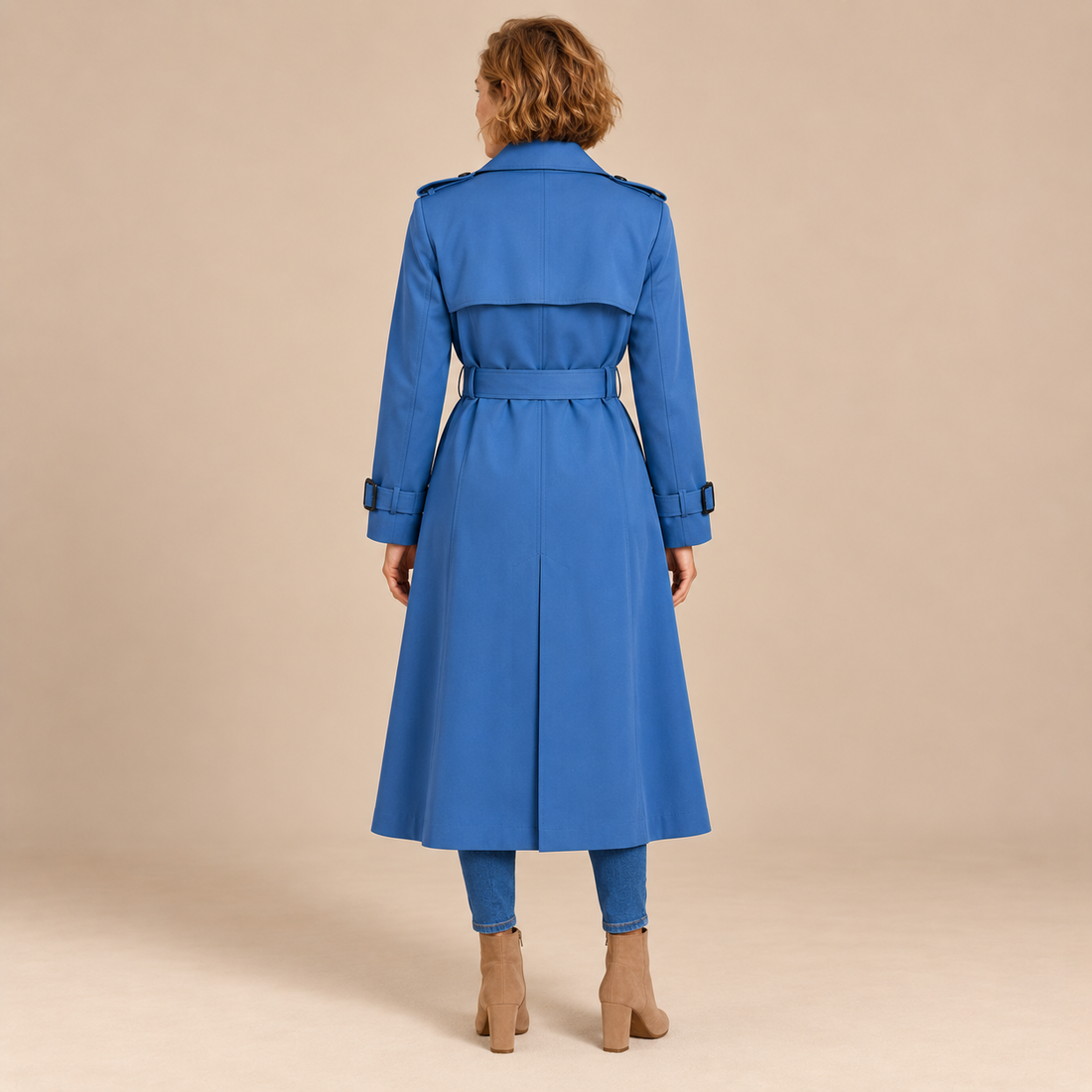 Dubbelrijige damestrenchcoat met strikceintuur