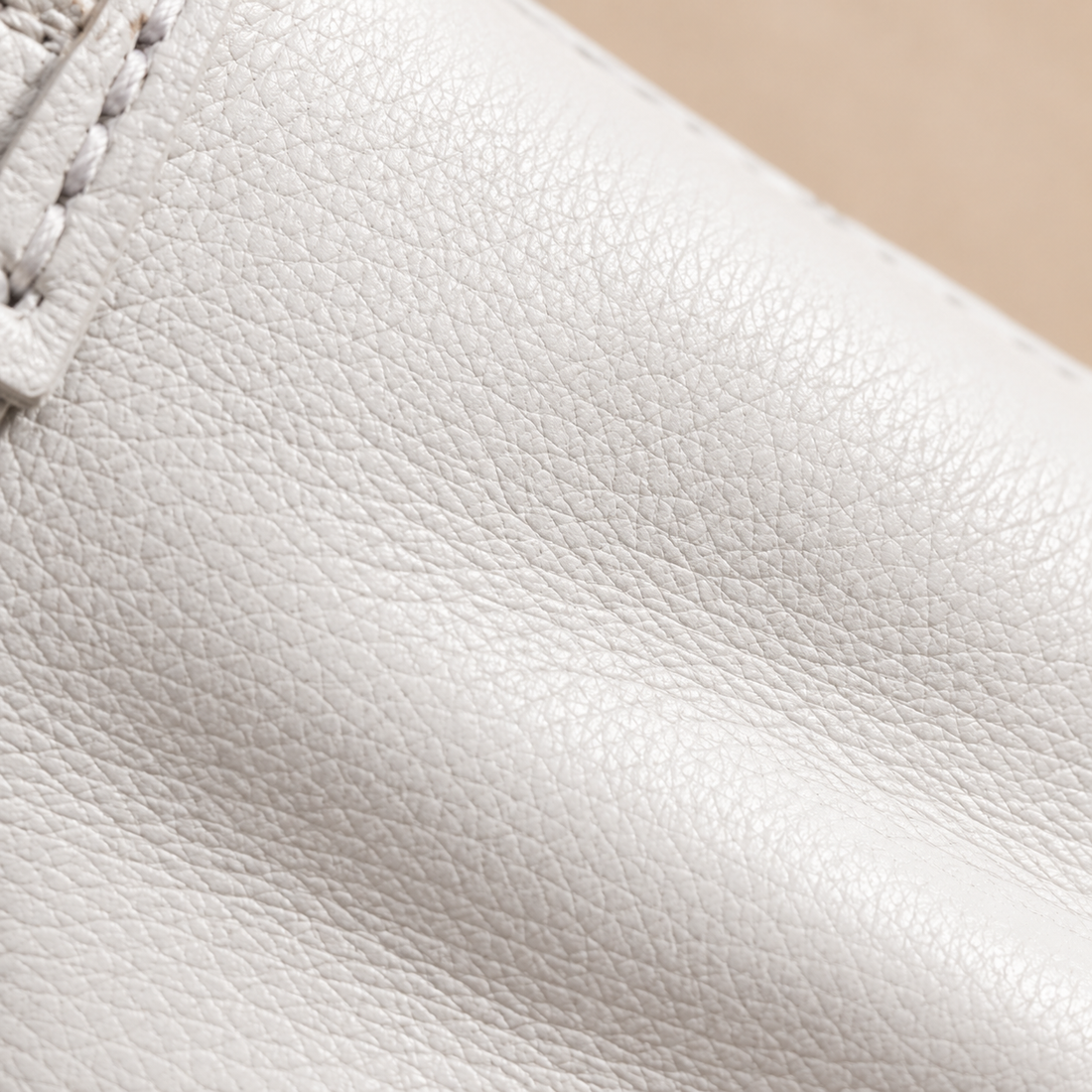 Leren damesloafers met sleehakzool en kwastjes