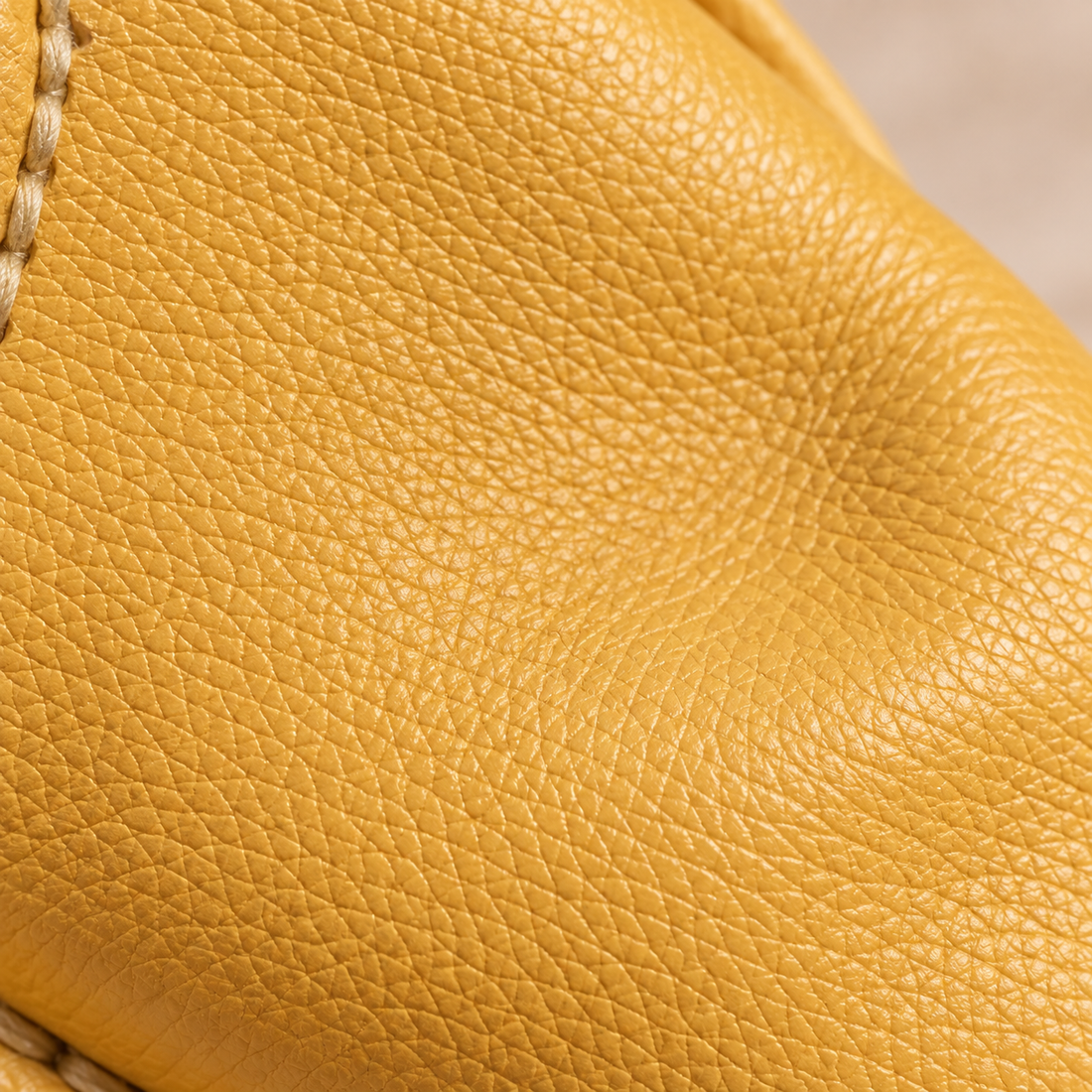 Leren damesloafers met sleehakzool en kwastjes