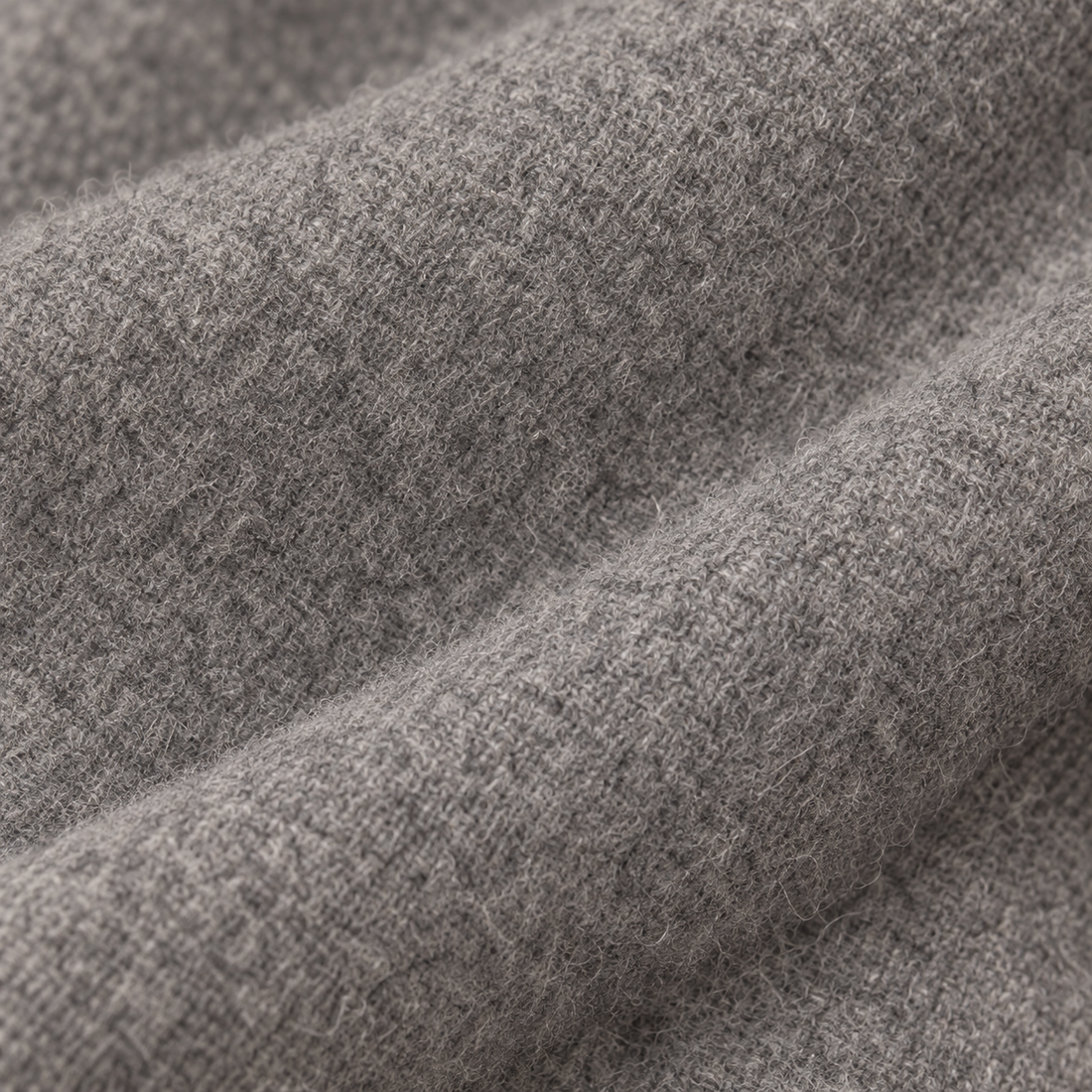 Halflange dubbelrijige damestrenchcoat met ceintuur en brede revers