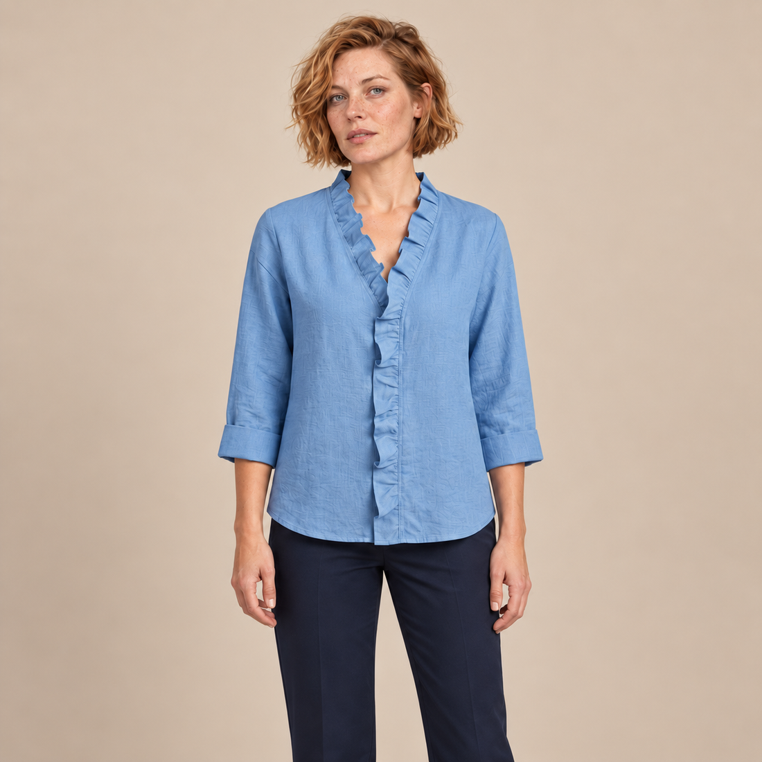 Damesblouse met ruches bij de hals en lange mouwen