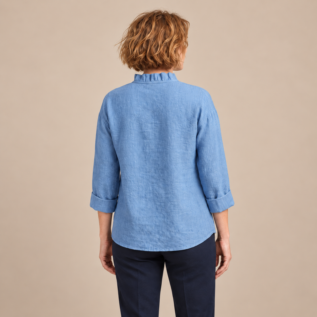 Damesblouse met ruches bij de hals en lange mouwen