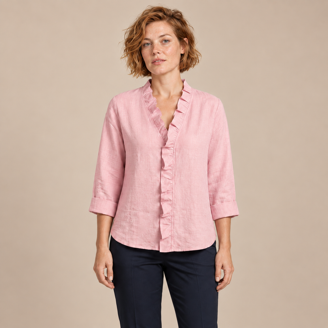Damesblouse met ruches bij de hals en lange mouwen