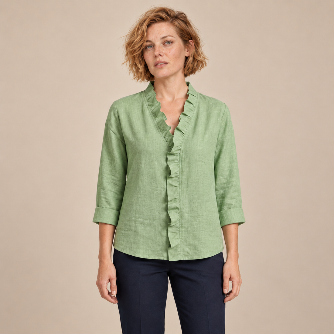 Damesblouse met ruches bij de hals en lange mouwen