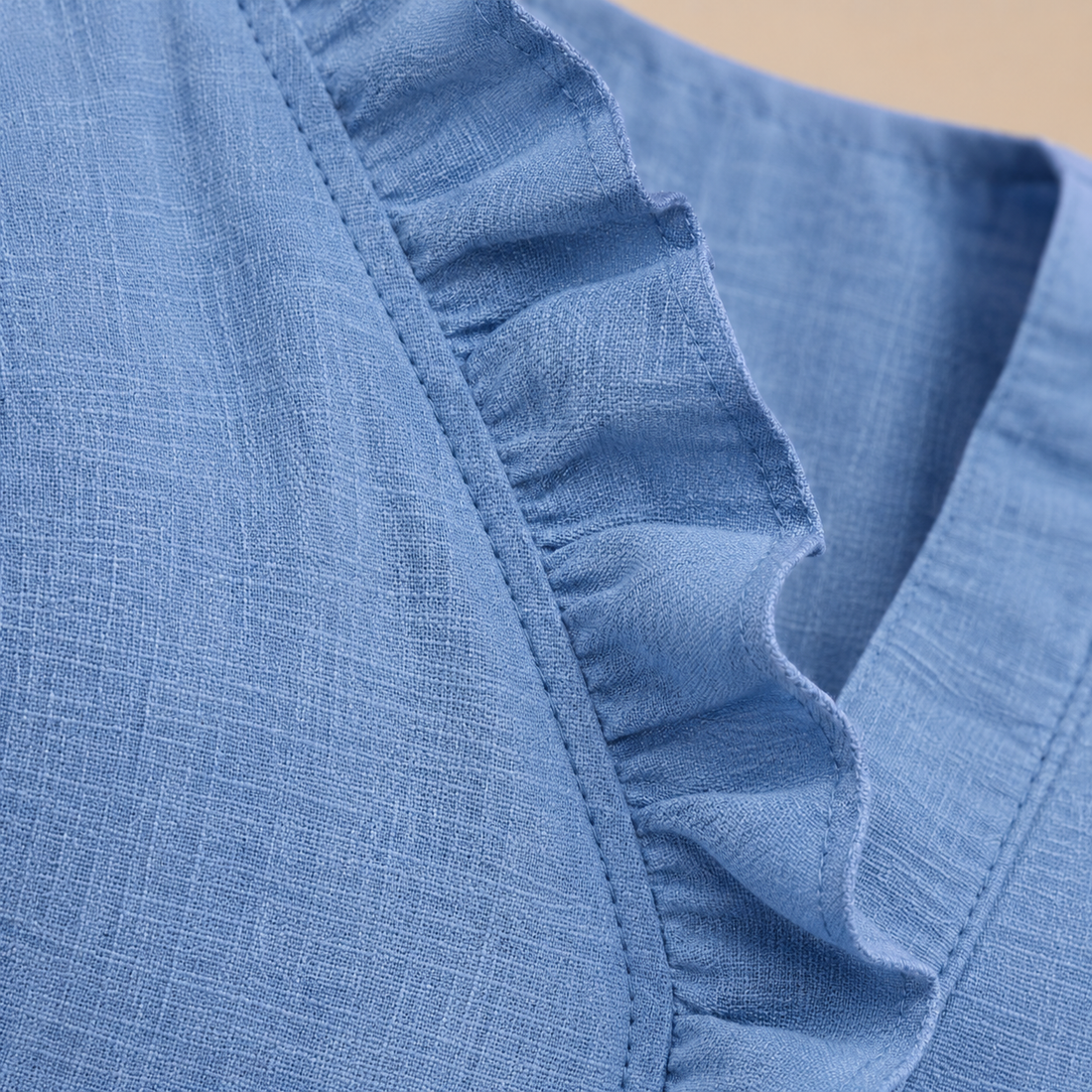 Damesblouse met ruches bij de hals en lange mouwen