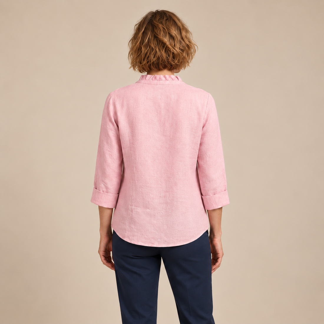 Damesblouse met ruches bij de hals en lange mouwen