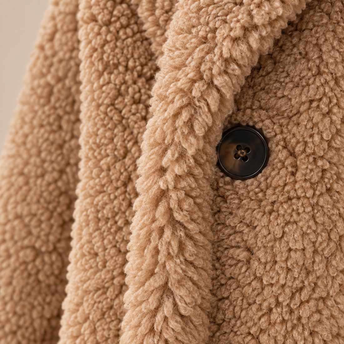 Lange teddyjas voor dames met revers