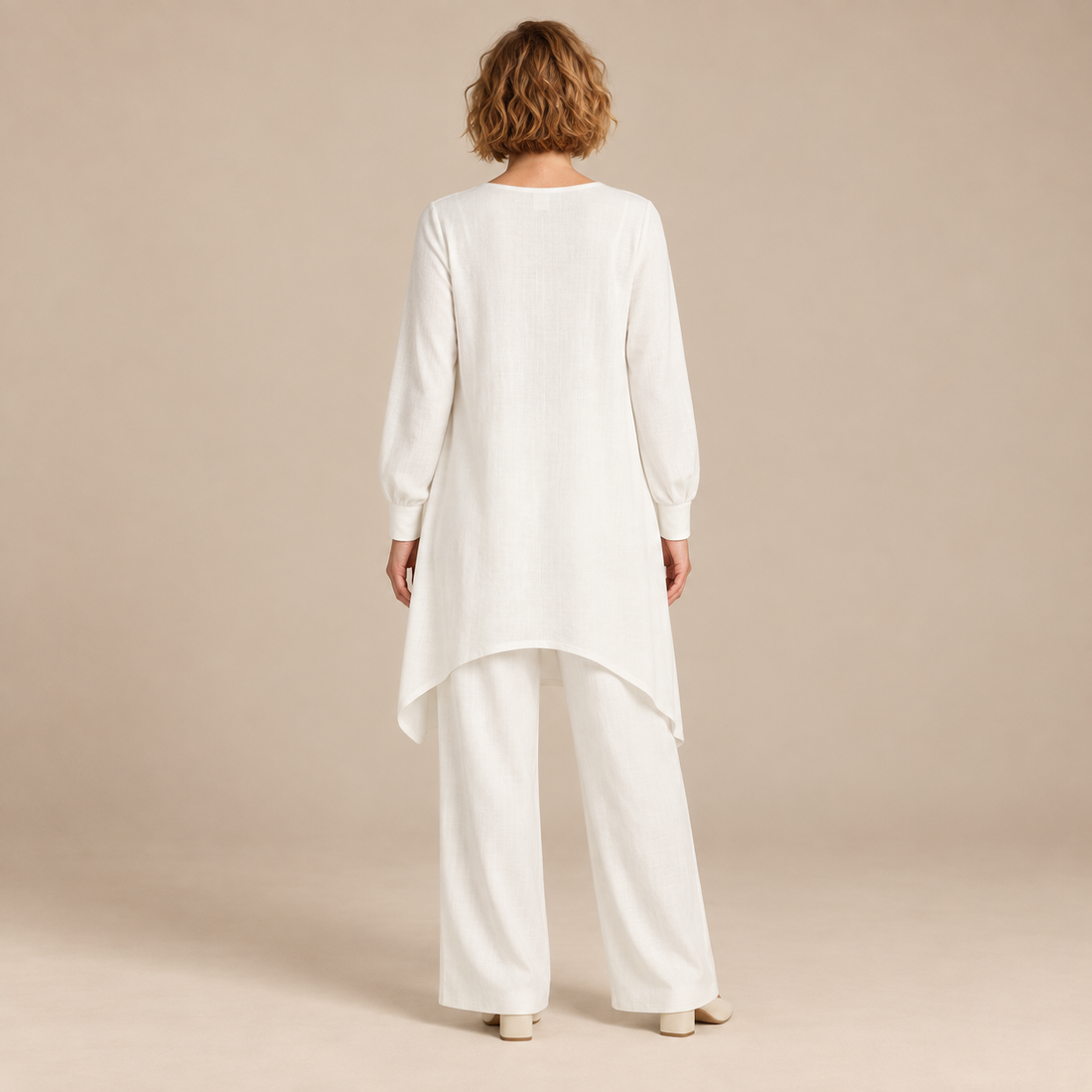Damesset van blouse en broek met lange mouwen en rechte pijpen