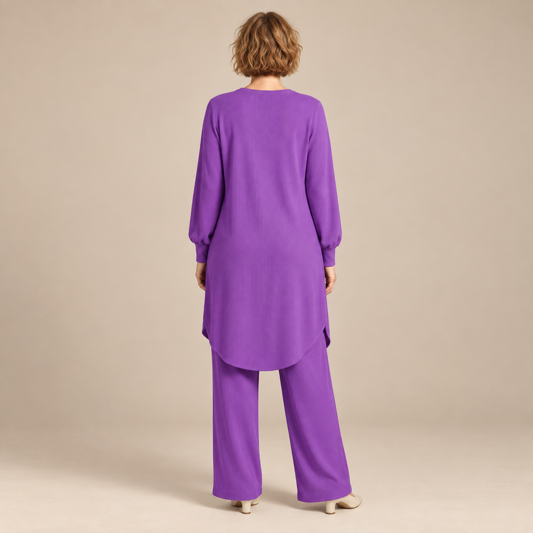 Damesset van blouse en broek met lange mouwen en rechte pijpen