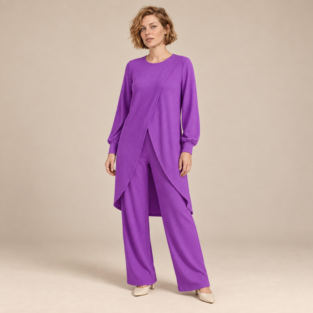 Damesset van blouse en broek met lange mouwen en rechte pijpen