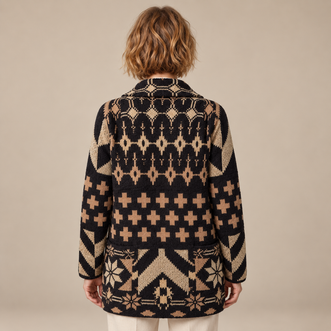 Damesvest met knoopsluiting en gebreid patroon