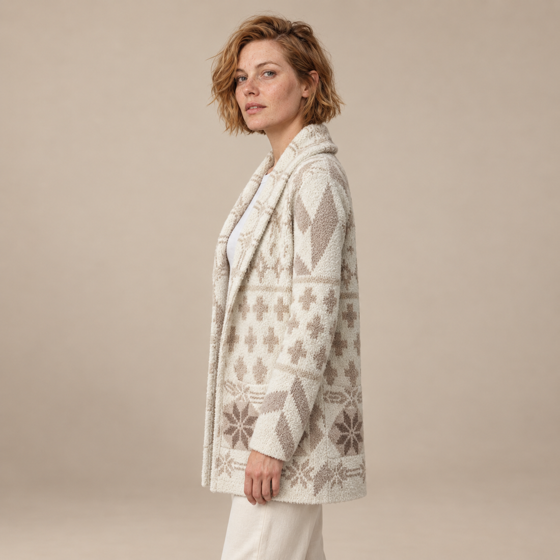 Damesvest met knoopsluiting en gebreid patroon