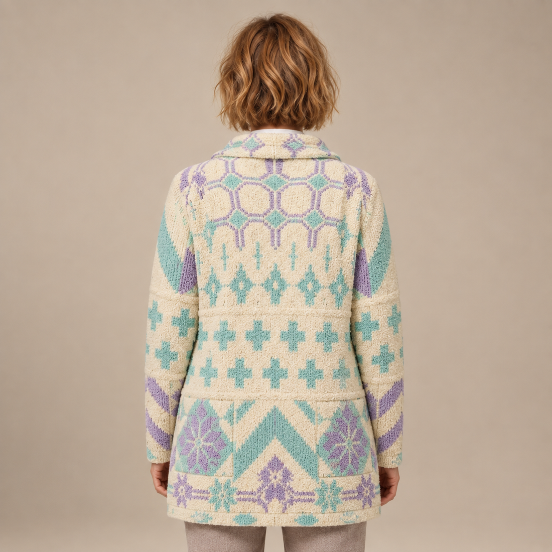 Damesvest met knoopsluiting en gebreid patroon