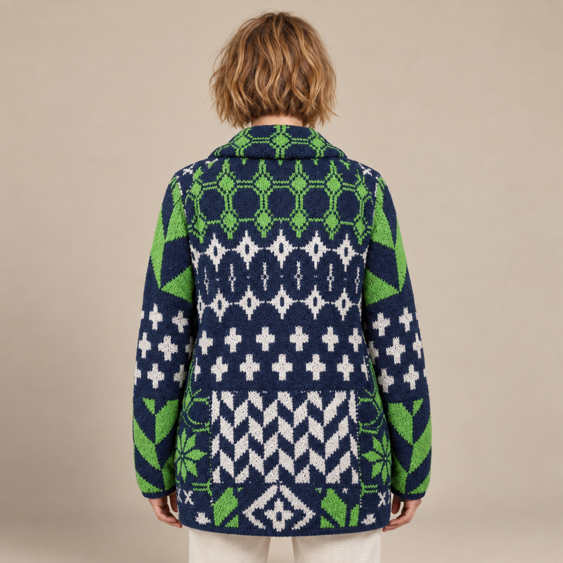 Damesvest met knoopsluiting en gebreid patroon
