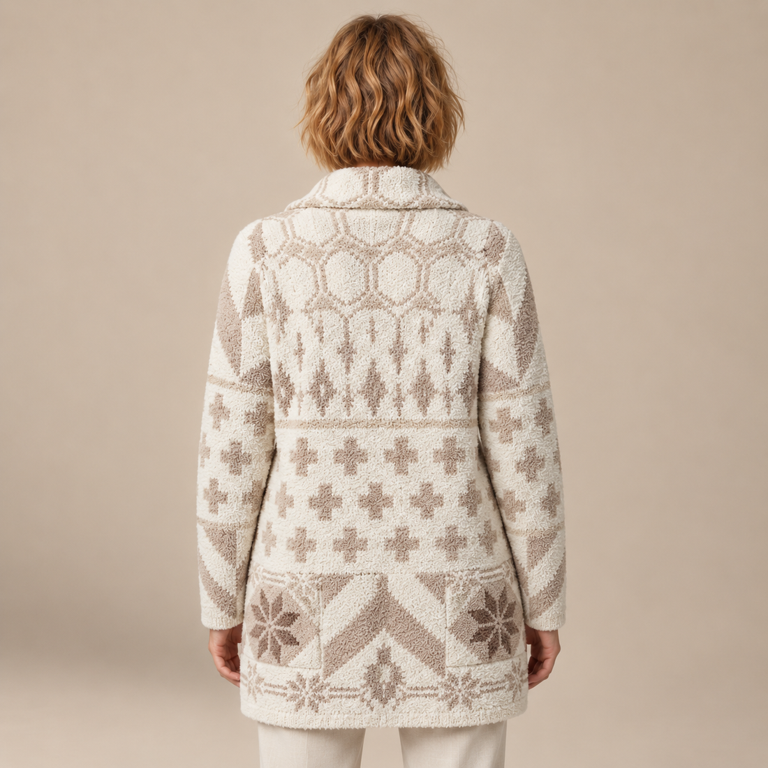 Damesvest met knoopsluiting en gebreid patroon