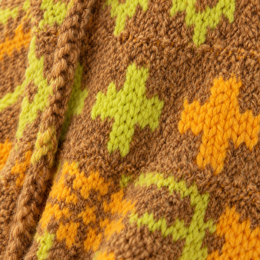 Damesvest met knoopsluiting en gebreid patroon