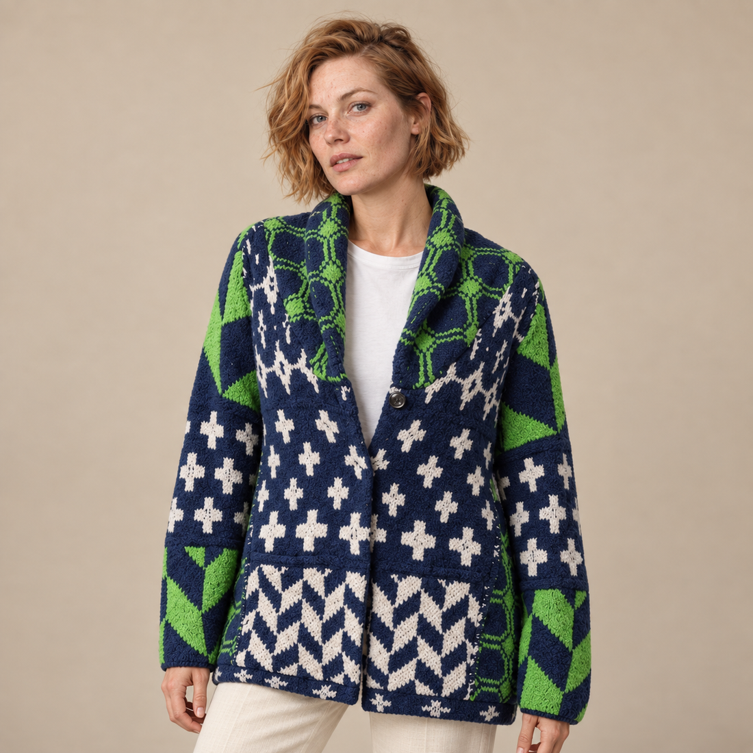 Damesvest met knoopsluiting en gebreid patroon