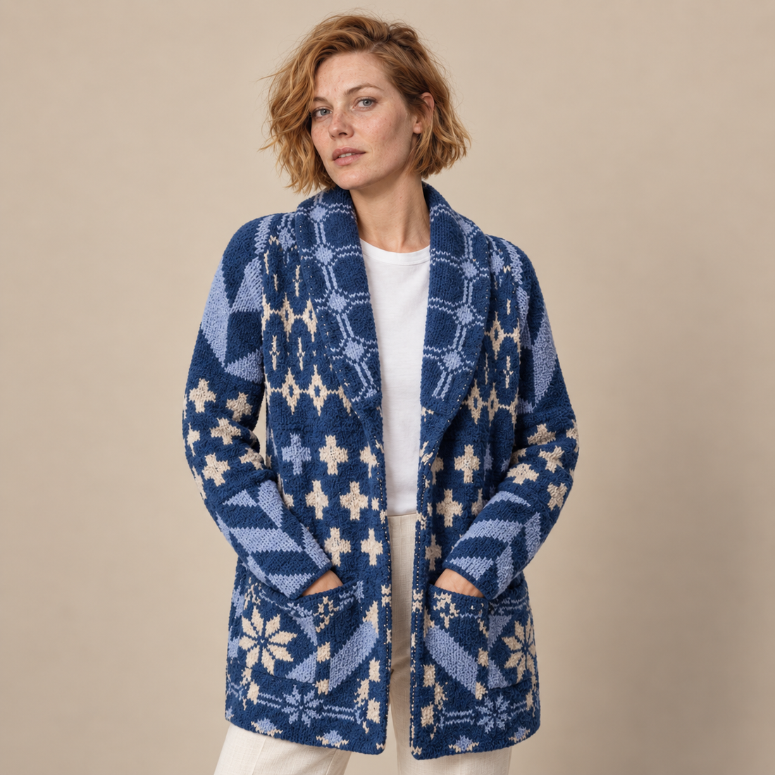 Damesvest met knoopsluiting en gebreid patroon