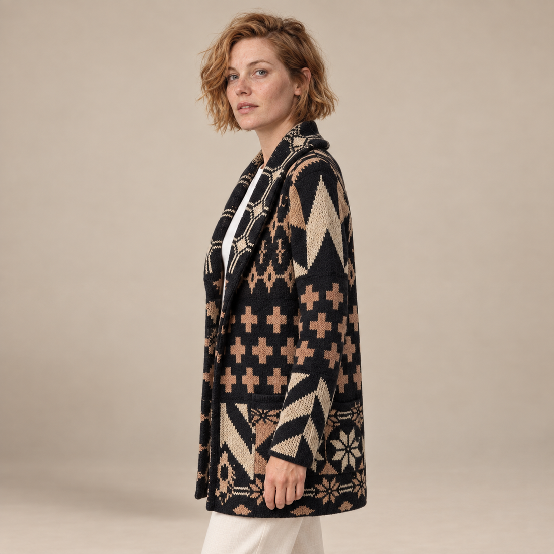 Damesvest met knoopsluiting en gebreid patroon
