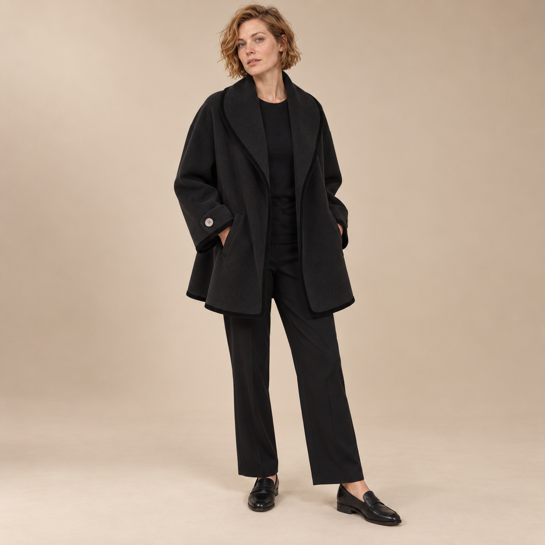 Oversized wollen damestrenchcoat met brede revers