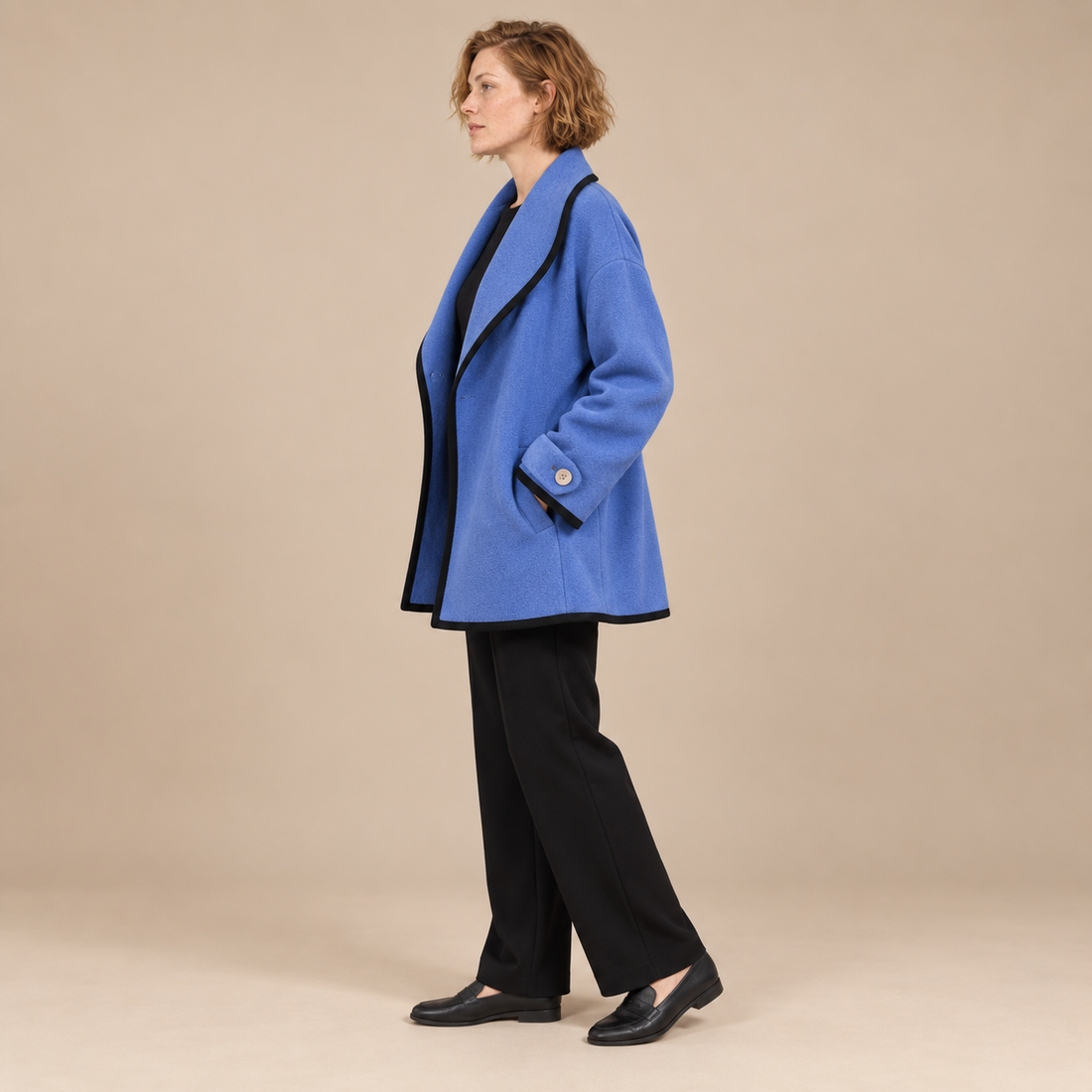 Oversized wollen damestrenchcoat met brede revers