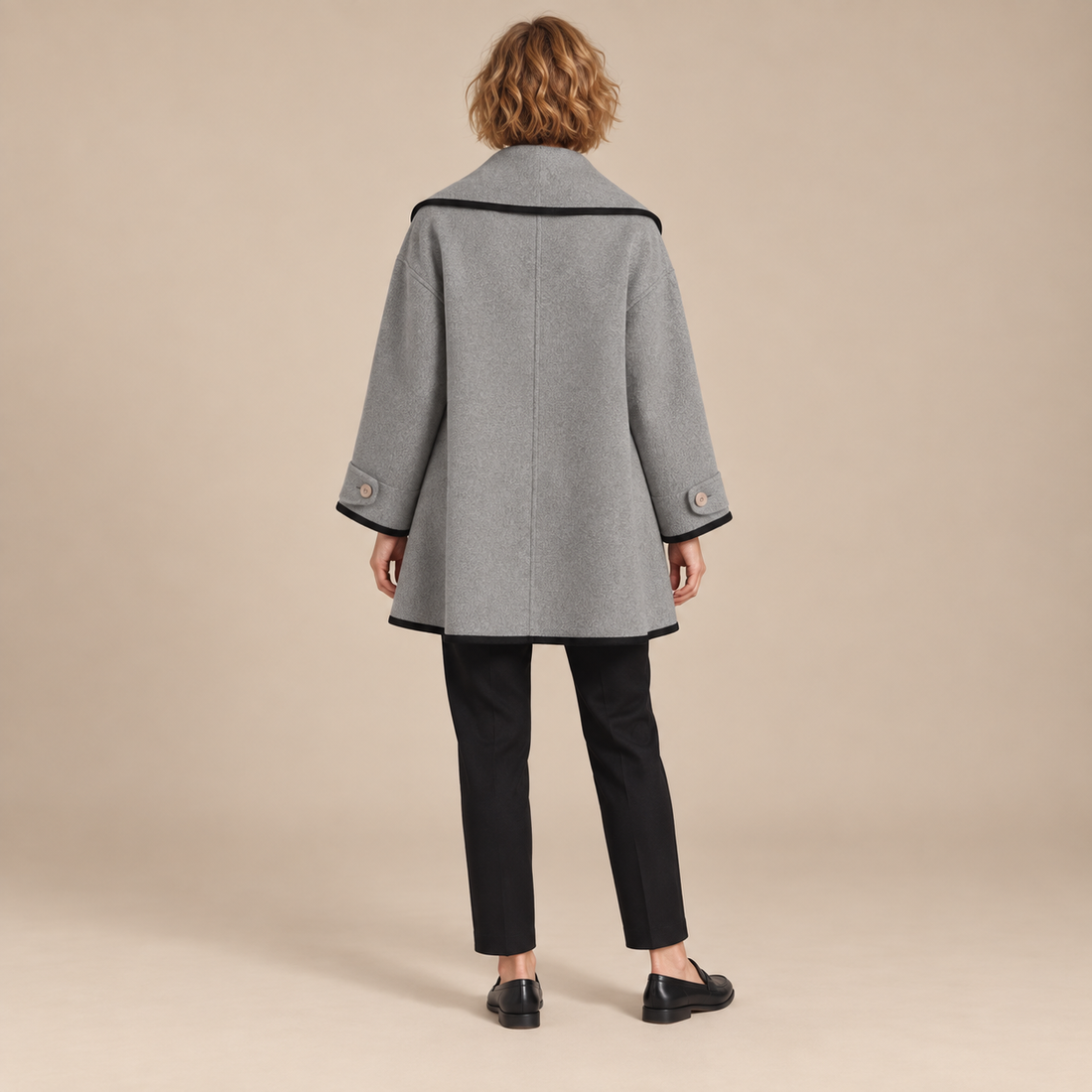Oversized wollen damestrenchcoat met brede revers