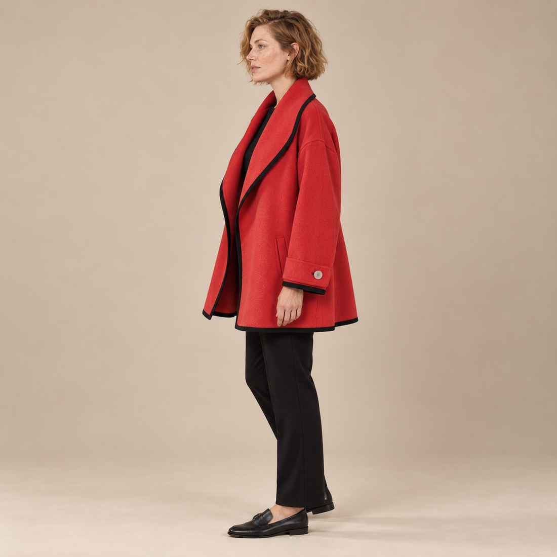 Oversized wollen damestrenchcoat met brede revers