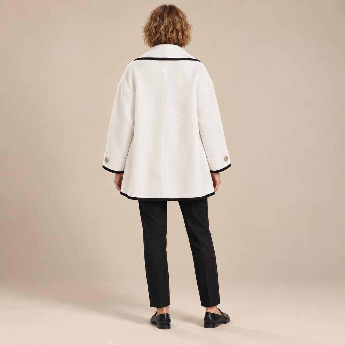 Oversized wollen damestrenchcoat met brede revers