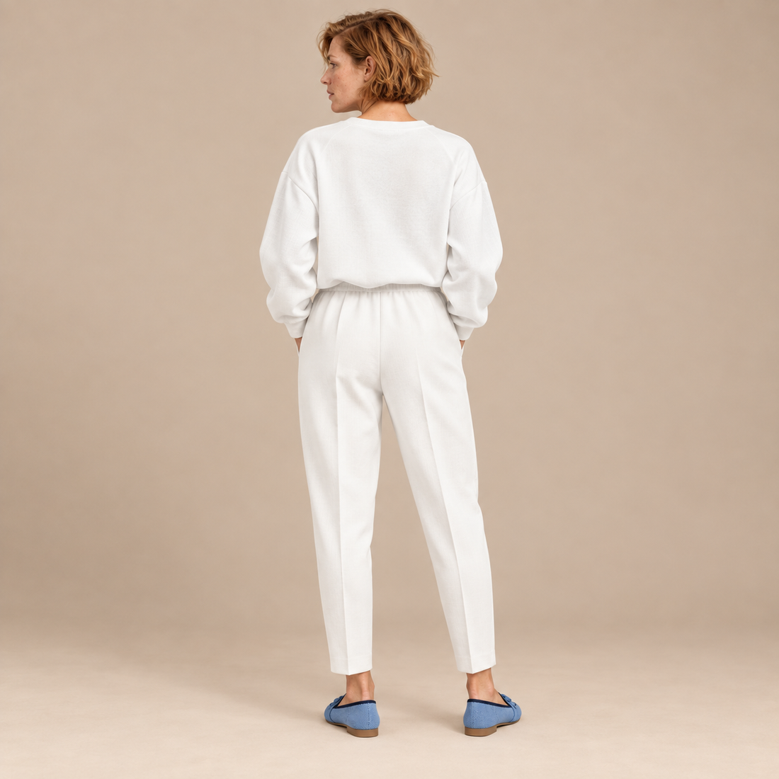 Tweedelige co-ordset voor dames: sweater met ronde hals en taps toelopende broek