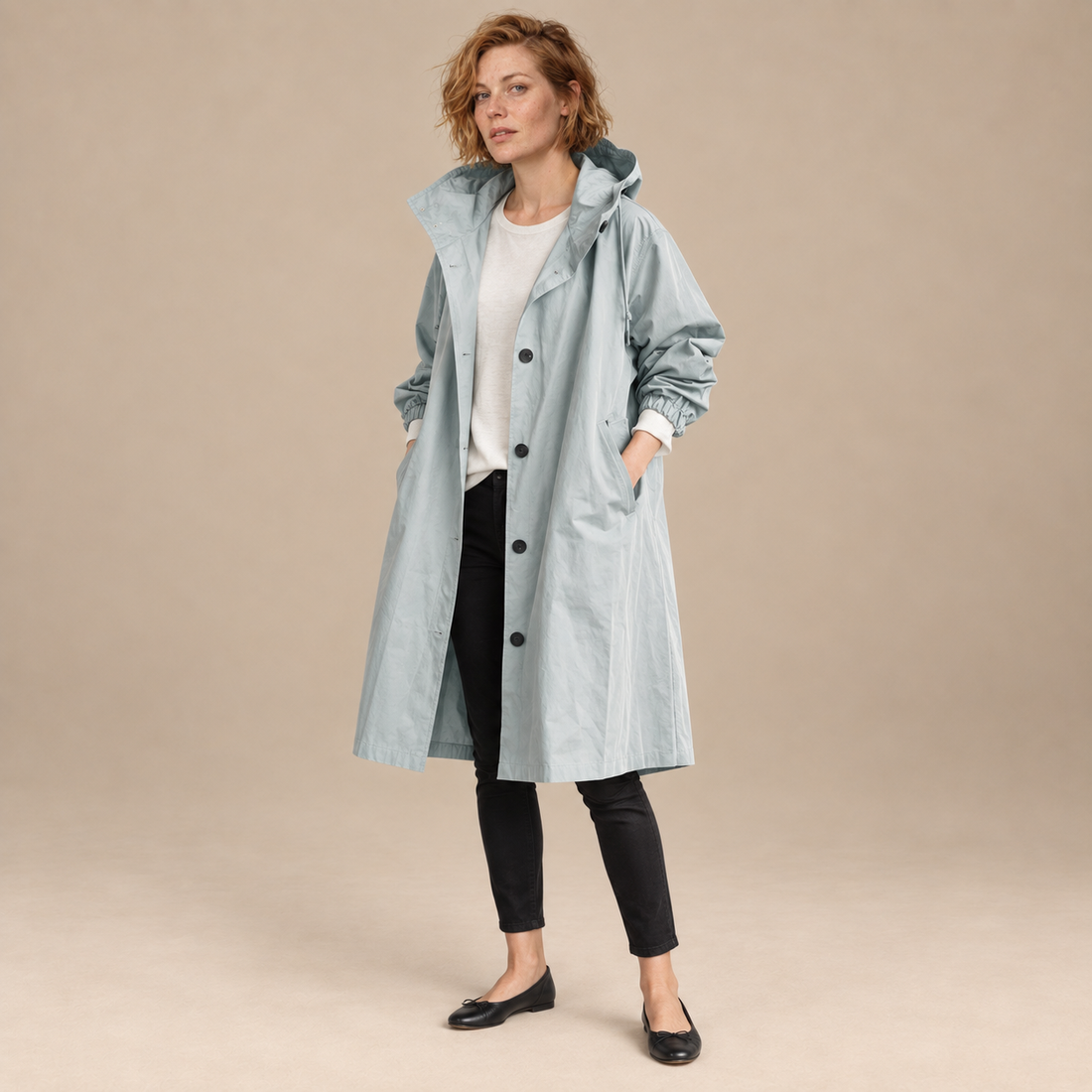 Lange damestrenchcoat met capuchon en knoopsluiting