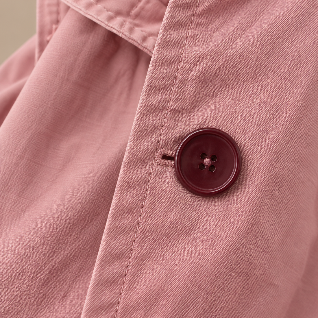 Lange damestrenchcoat met capuchon en knoopsluiting