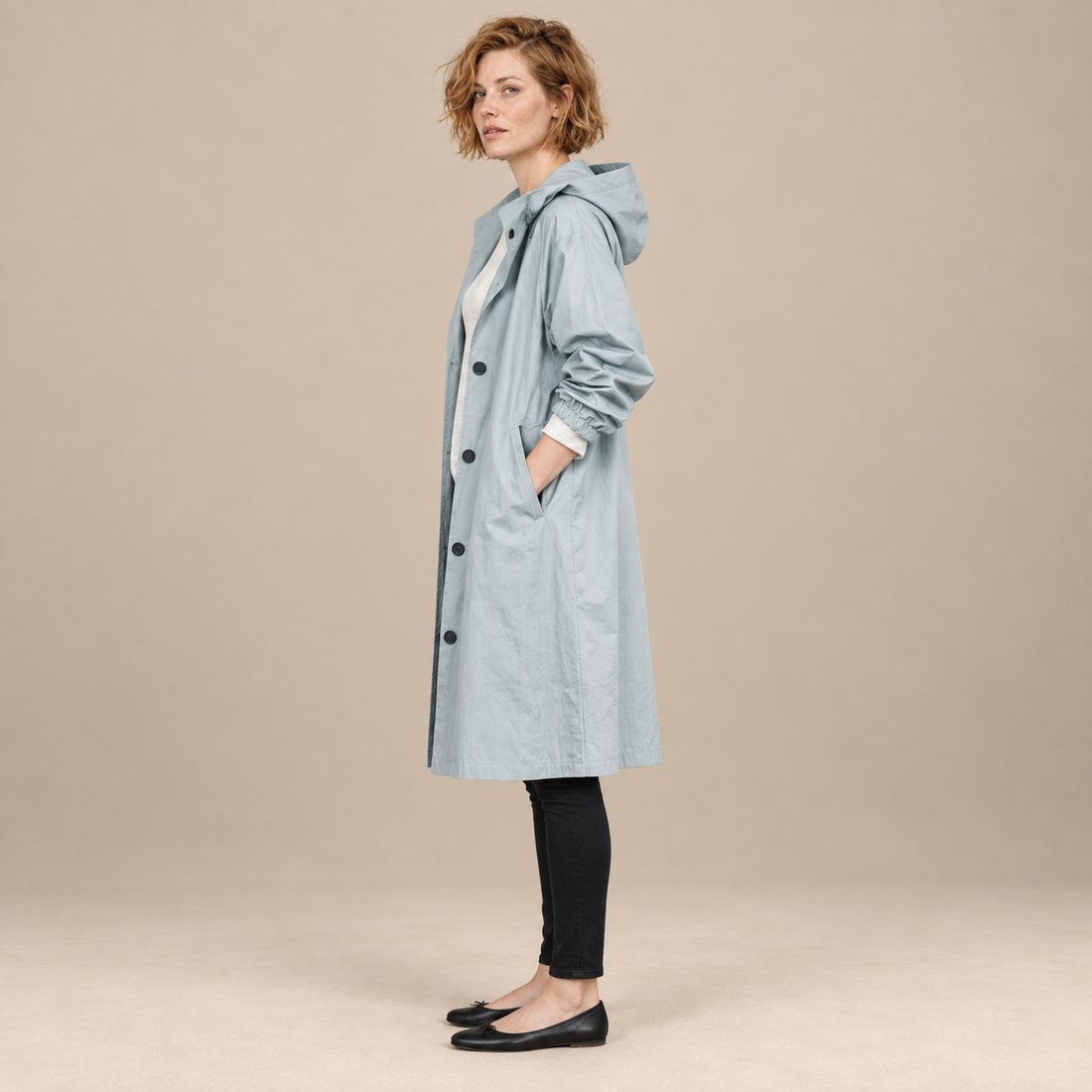 Lange damestrenchcoat met capuchon en knoopsluiting