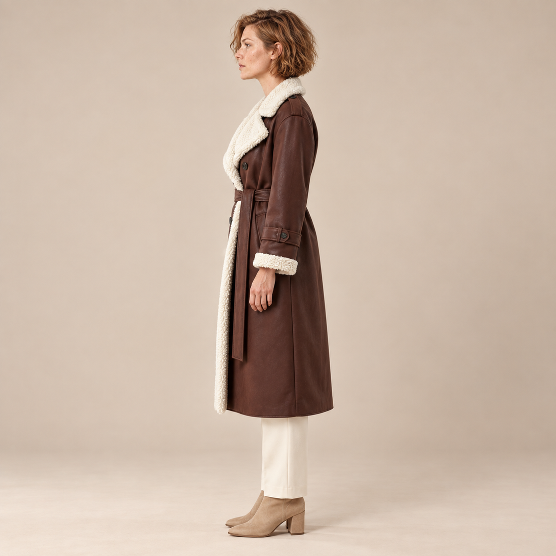 Dubbelrijige damestrenchcoat met sherpavoering
