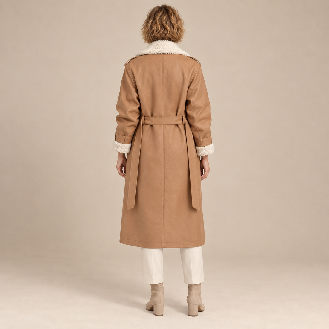 Dubbelrijige damestrenchcoat met sherpavoering