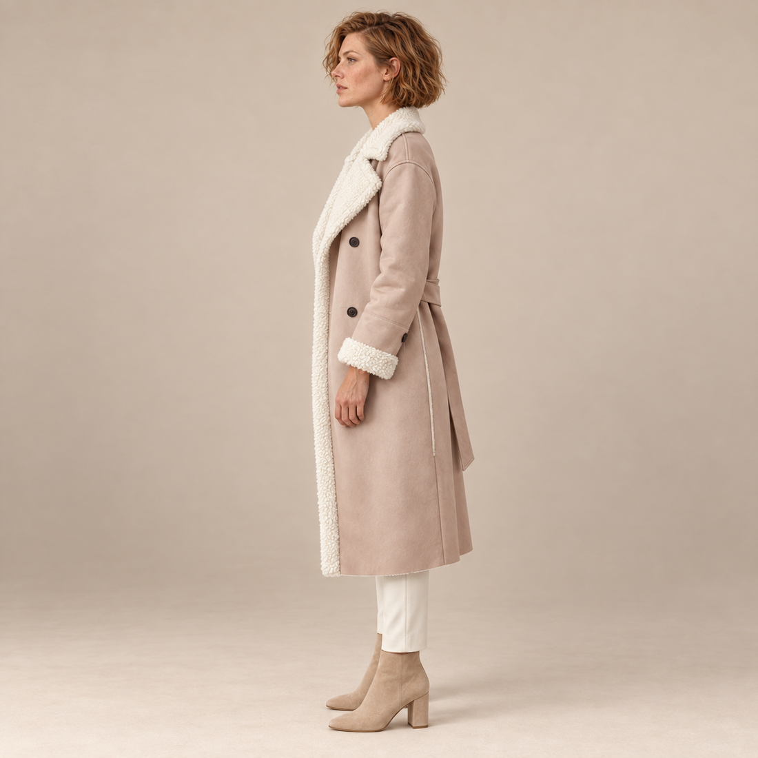 Dubbelrijige damestrenchcoat met sherpavoering