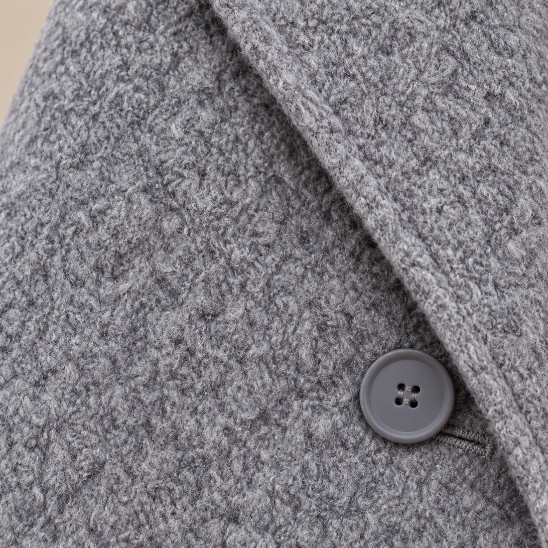 Oversized kort damesjasje met reverskraag en knoopsluiting