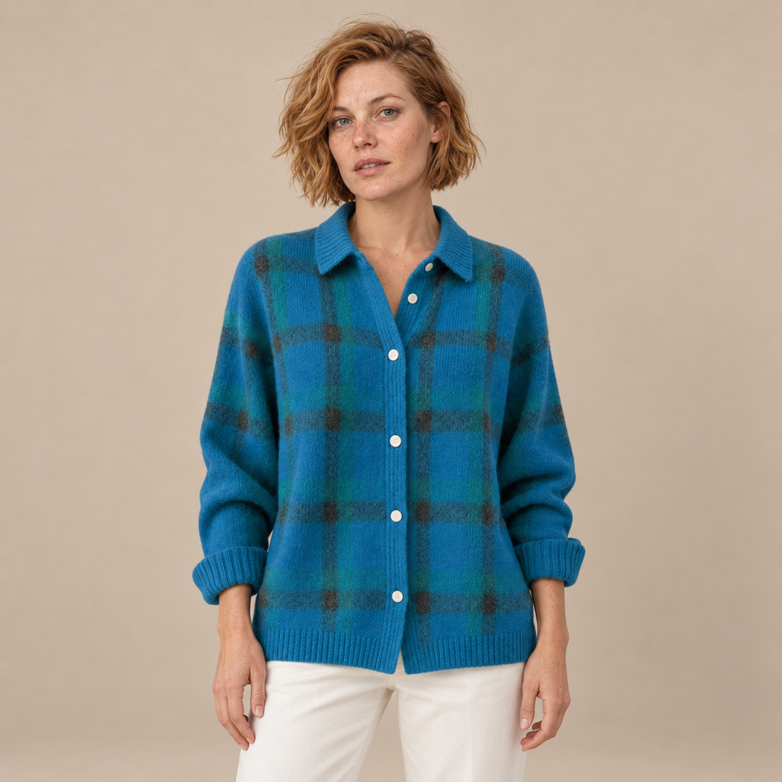 Gebreid damesvest met knoopsluiting en ruitpatroon