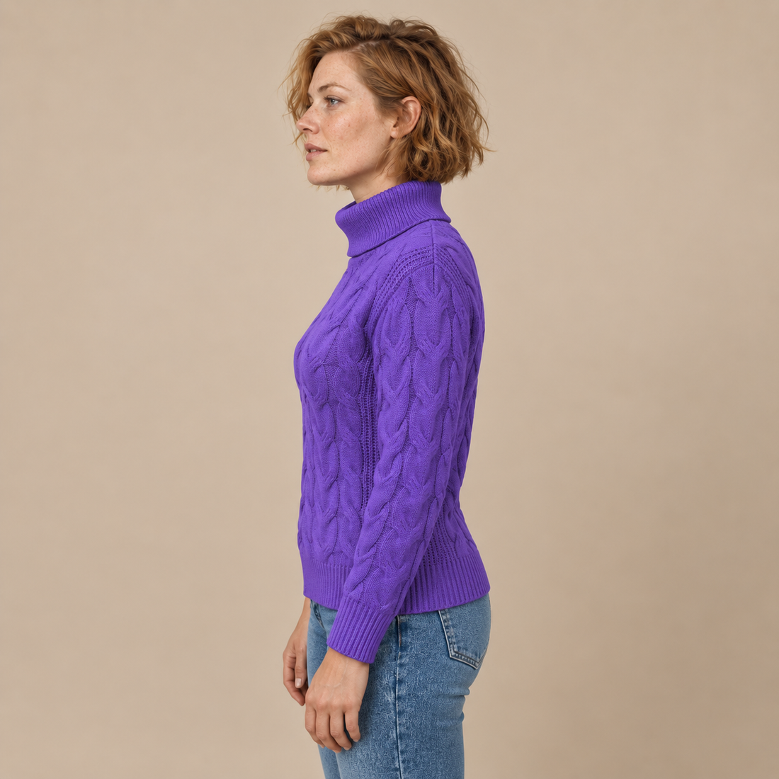 Aansluitende kabelgebreide damescoltrui met lange mouwen