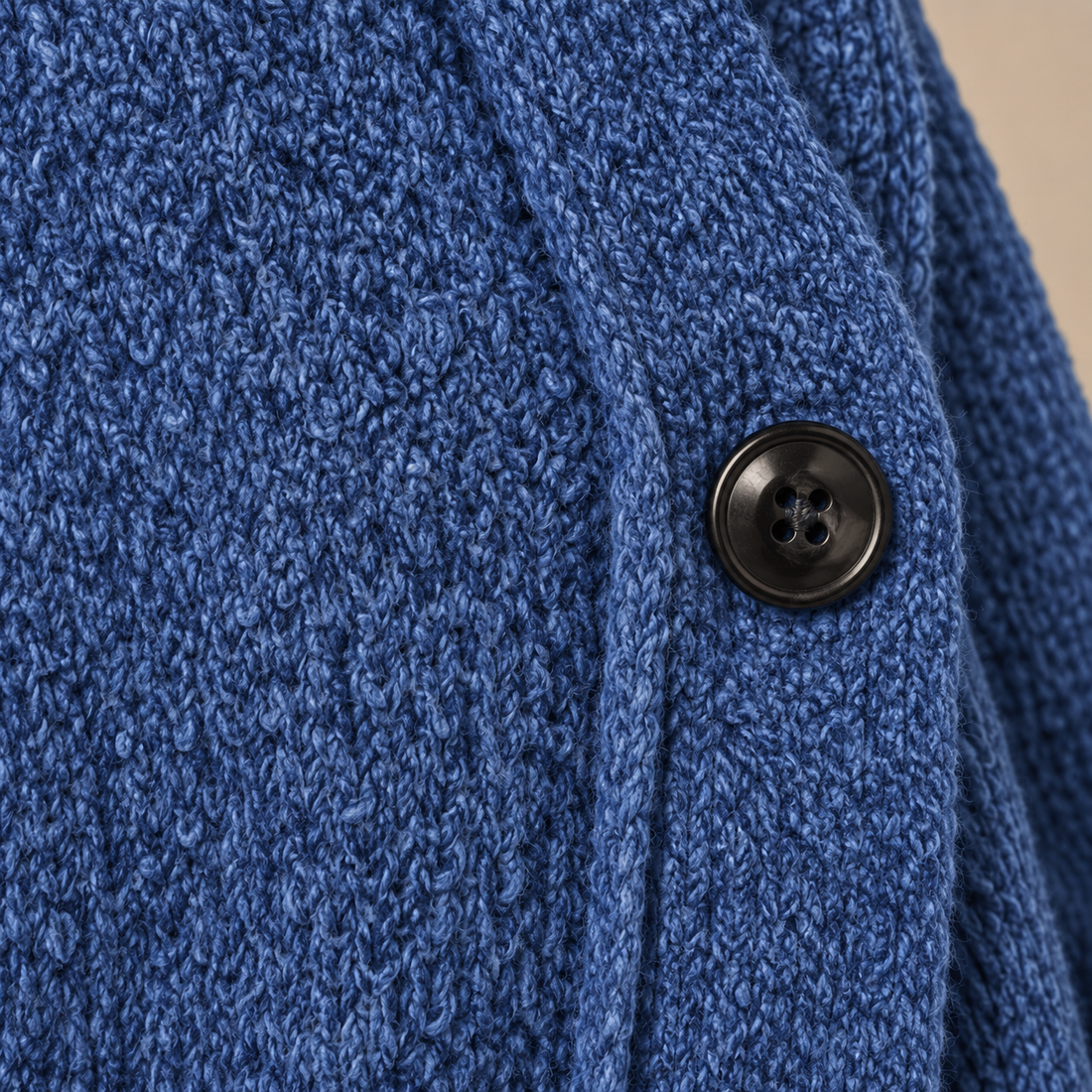 Damesvest met knoopsluiting en gewatteerde panelen