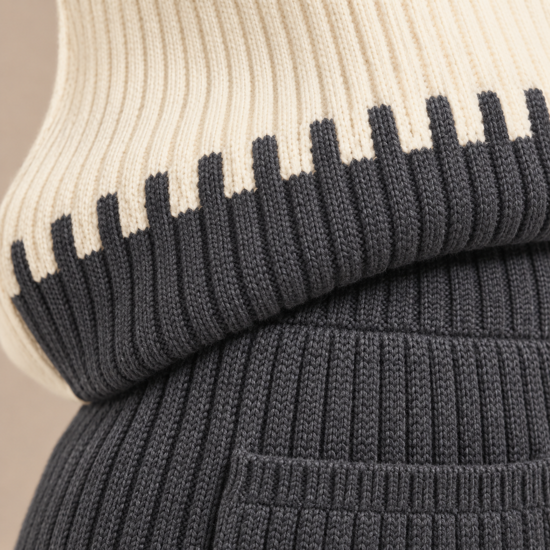 Geribde tweedelige damesset met trui in colourblock
