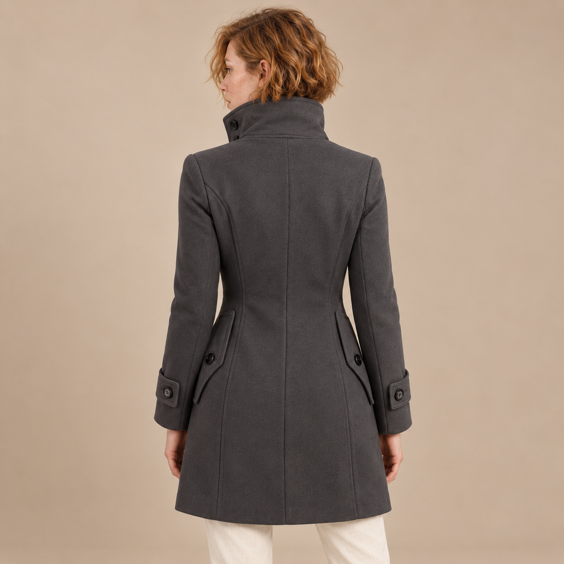 Damestrenchcoat met hoge hals, ceintuur en knoopsluiting