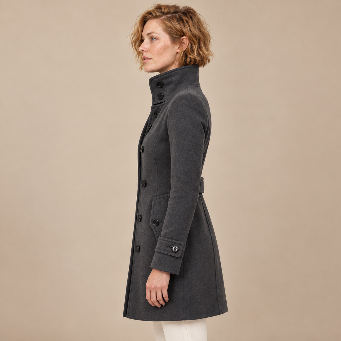 Damestrenchcoat met hoge hals, ceintuur en knoopsluiting