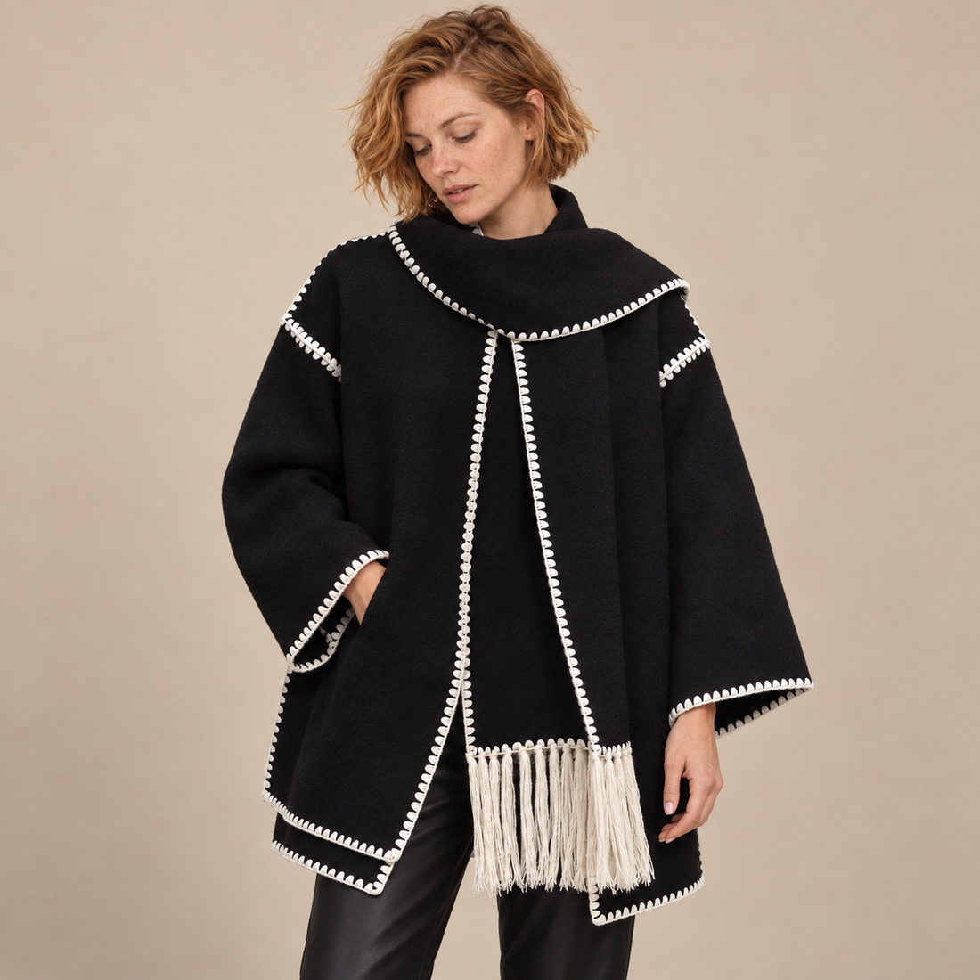 Capejas voor dames met contrastrand en franjes
