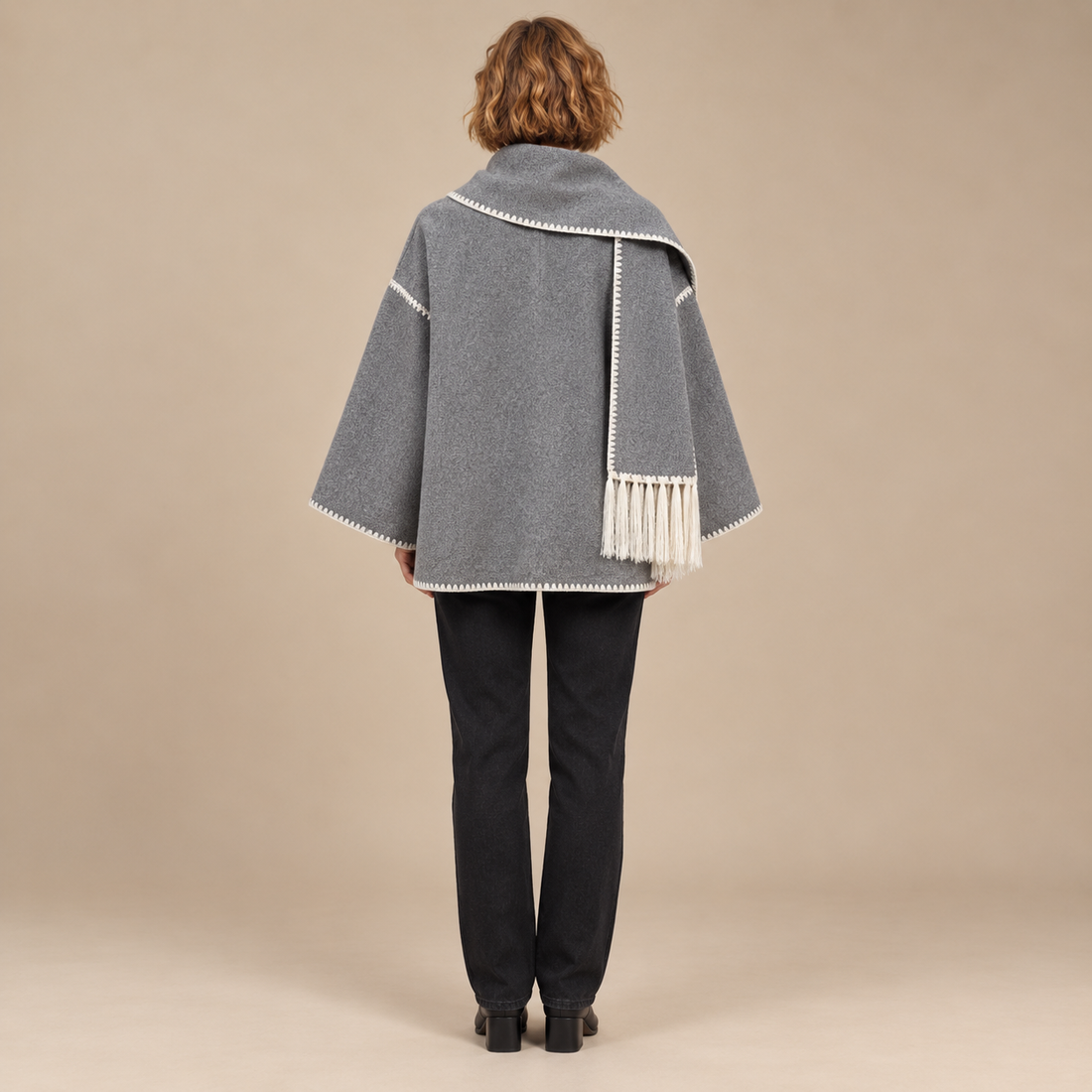 Capejas voor dames met contrastrand en franjes