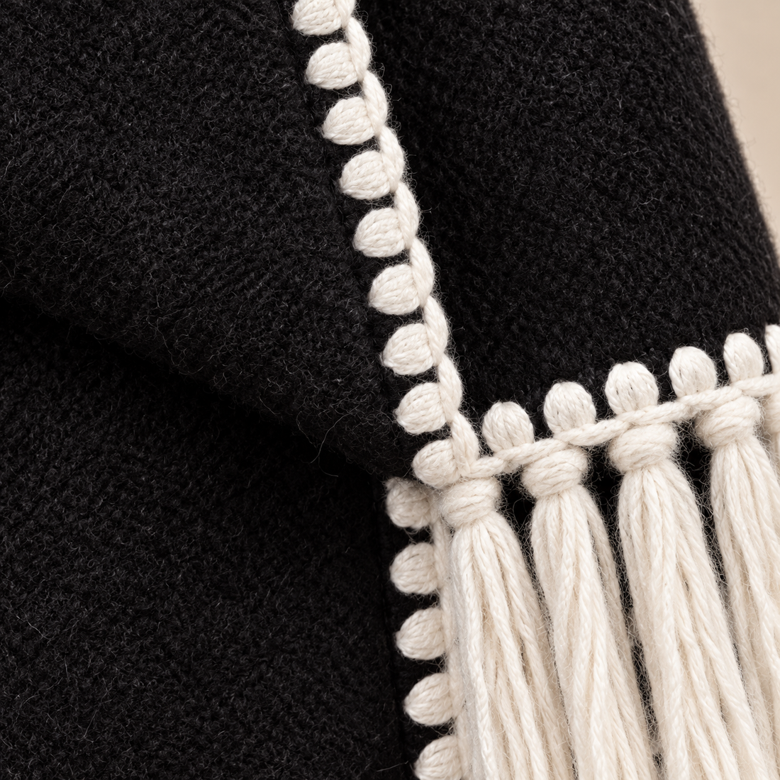 Capejas voor dames met contrastrand en franjes